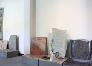 Tombe a terra in marmo
